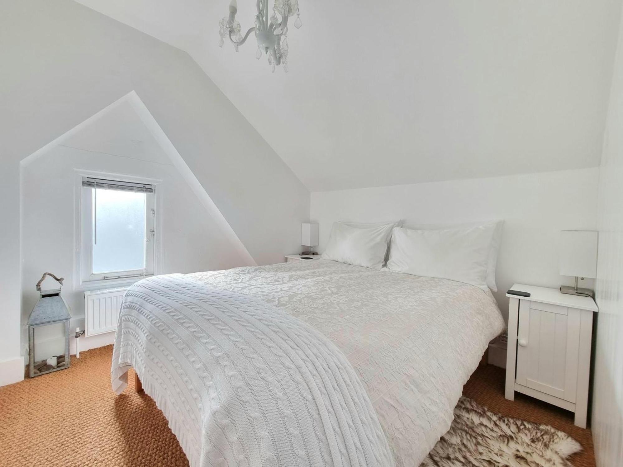 West Hill Retreat Seaview Balcony Chic Loft Studio & Free Parking Гастінгс Екстер'єр фото