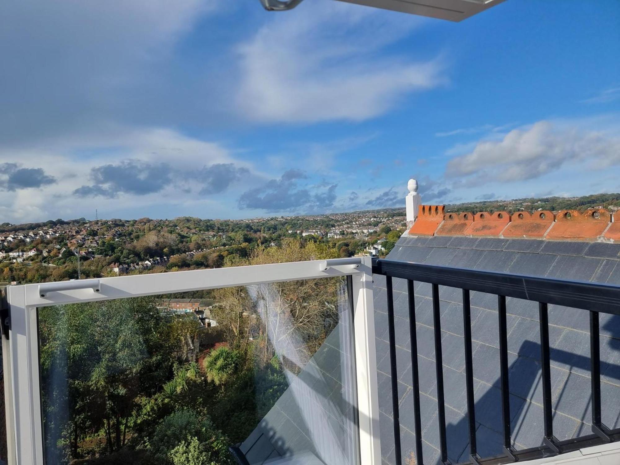 West Hill Retreat Seaview Balcony Chic Loft Studio & Free Parking Гастінгс Екстер'єр фото